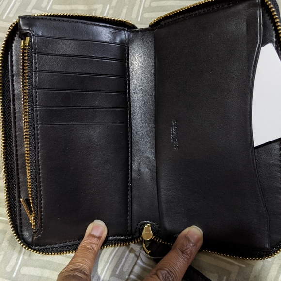 NWT COACH WRISTLET - Picture 3 of 9